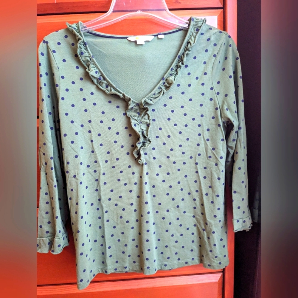 Boden 3/4 sleeve polka dot ruffle jersey shirt